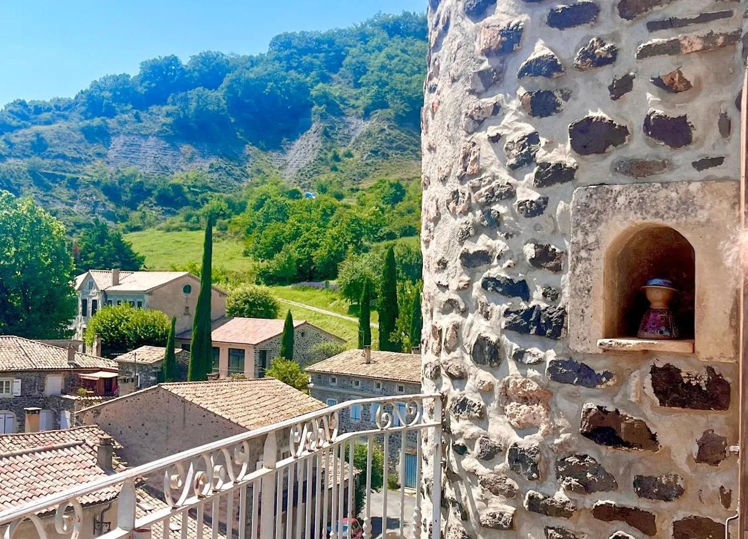 Gite Ღ La Tour Du Chateau Ღ Aubignas
